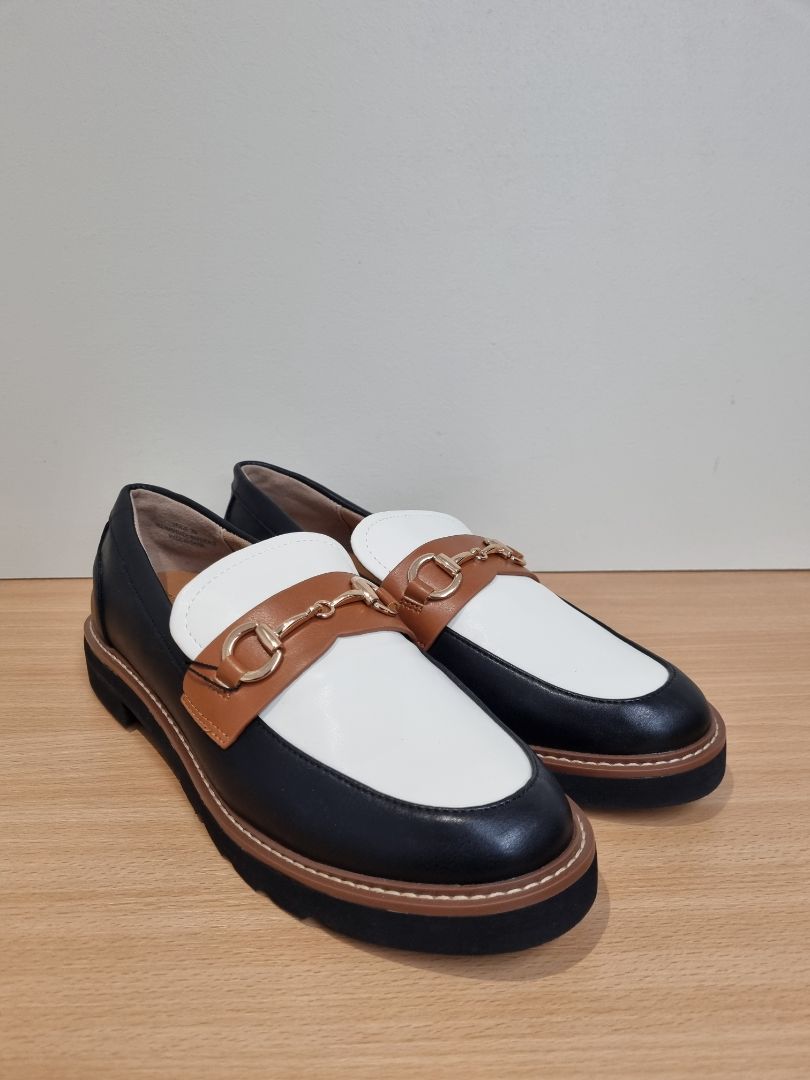 Cushionaire Cream Tan Loafers - Size 7