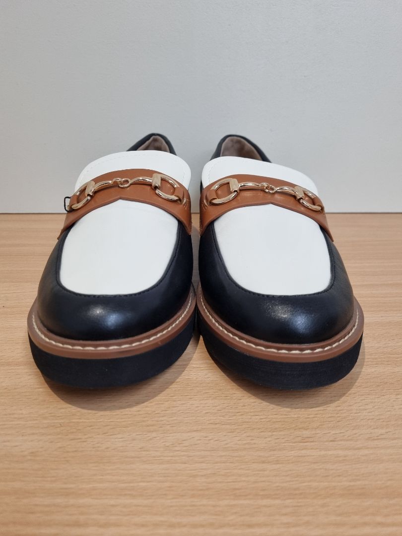 Cushionaire Cream Tan Loafers - Size 7