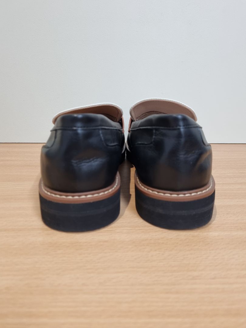 Cushionaire Cream Tan Loafers - Size 7