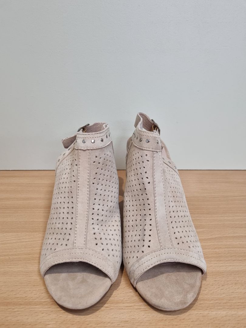 Carmela Black Shoes - Size 6 / 39