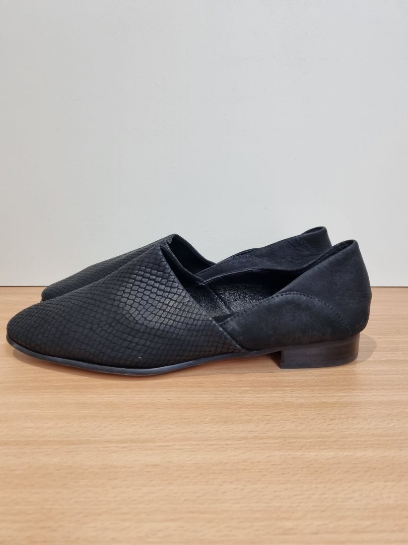 Clarks Black Flat Shoes - Size 7