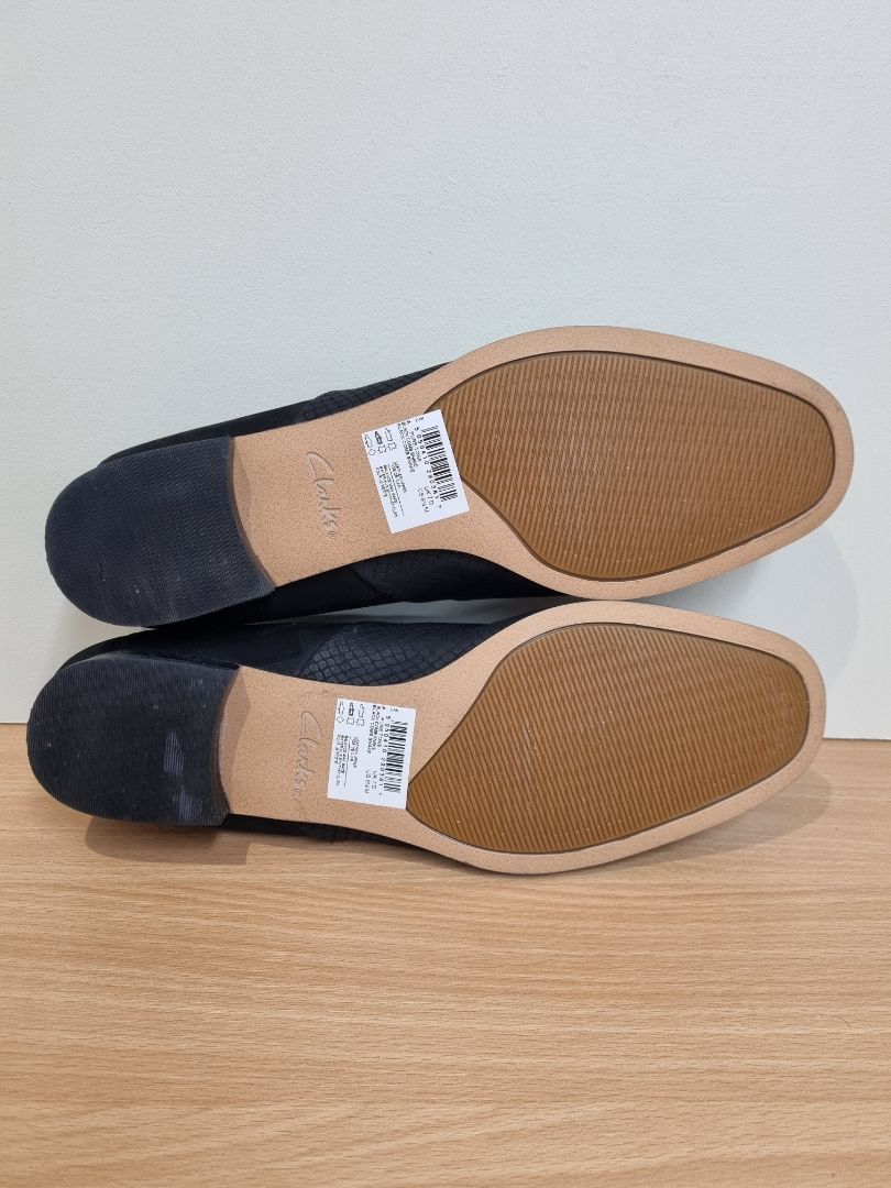 Clarks Black Flat Shoes - Size 7