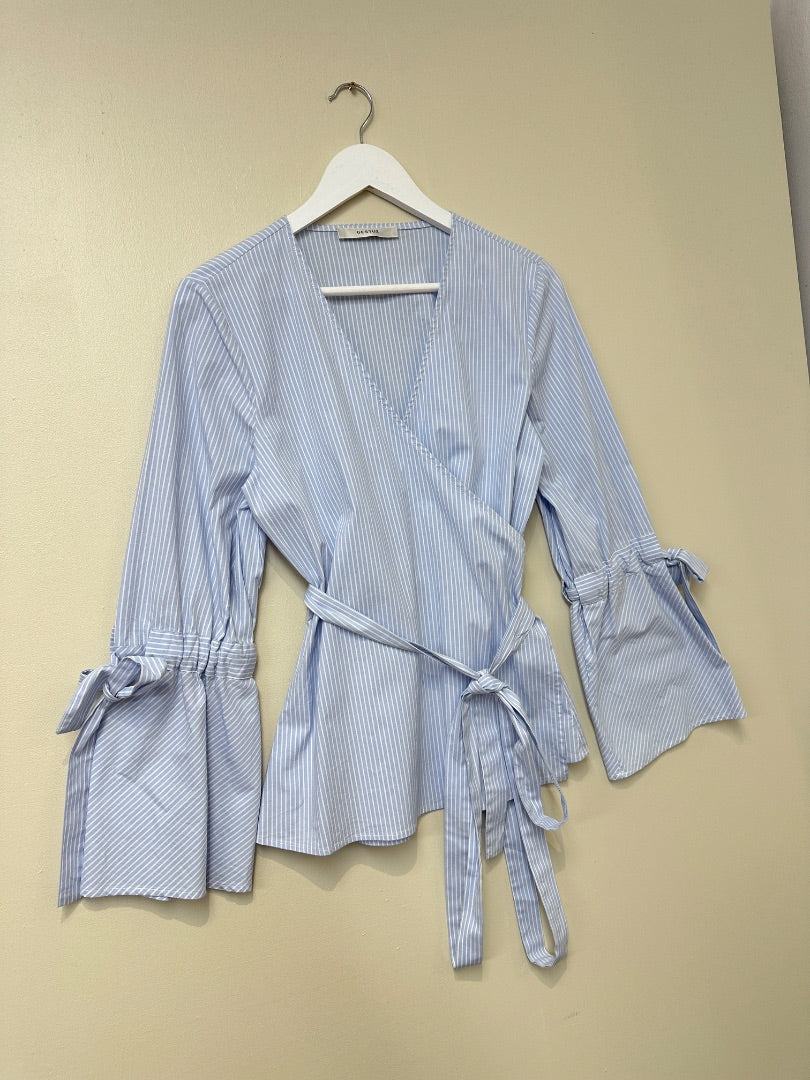 Gustuz Blue Wrap Flared Sleeve Shirt - Size 10