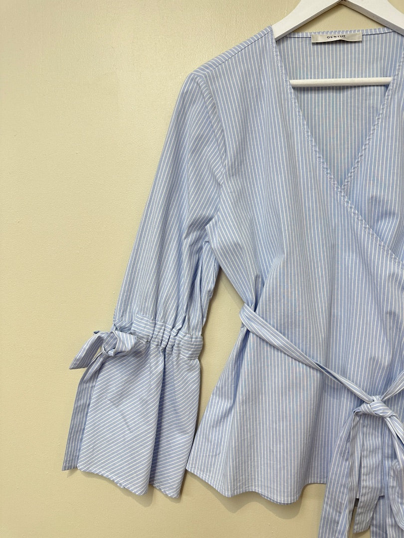 Gustuz Blue Wrap Flared Sleeve Shirt - Size 10